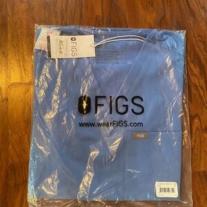 NWT Figs scrubs Catarina scrub top